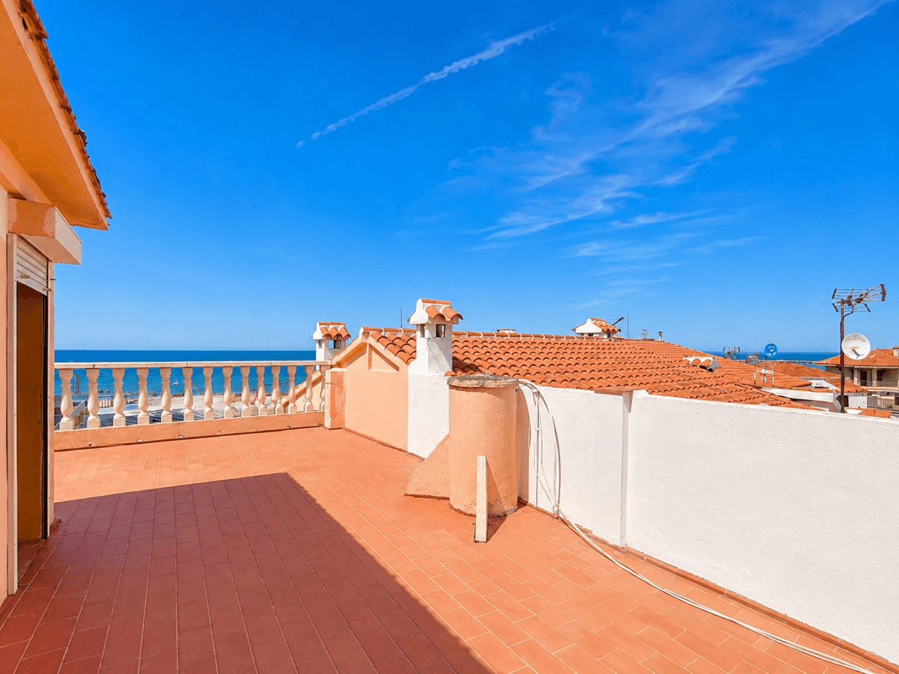 Adosado de 4 dormitorios y vistas al mar en Les Deveses, Dénia