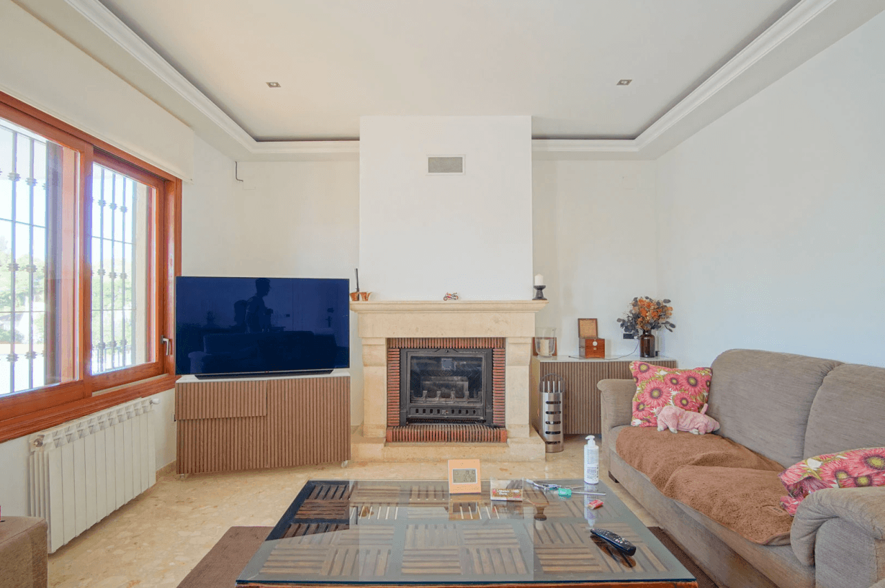 8176DEN Villa met gedeeltelijk zeezicht te koop in las Rotas, Denia