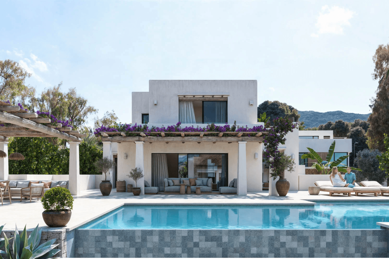 8273DEN Villaproject in Ibiza-stijl te koop met zwembad, zeer dicht bij het strand.