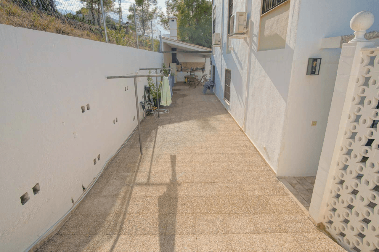 8176DEN Villa met gedeeltelijk zeezicht te koop in las Rotas, Denia