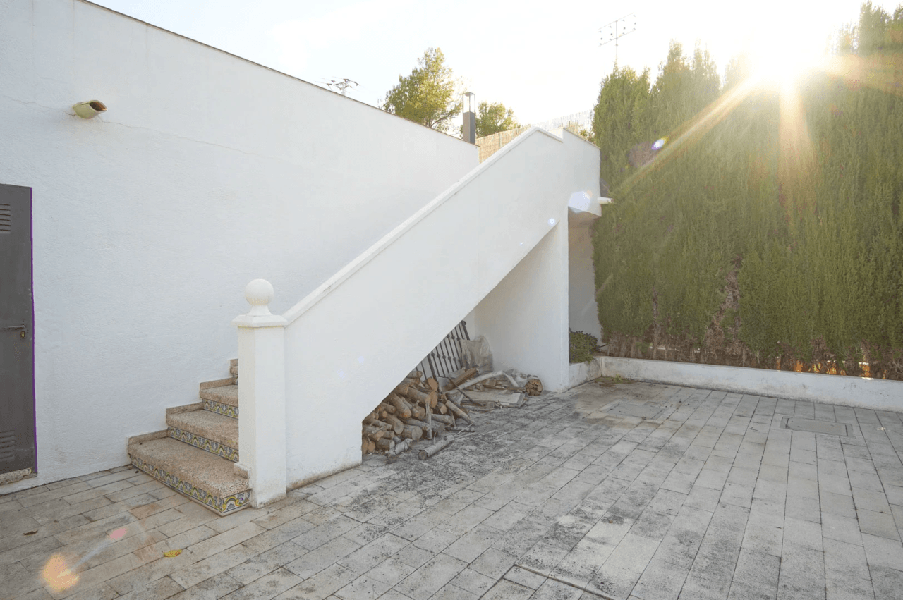 8176DEN Villa met gedeeltelijk zeezicht te koop in las Rotas, Denia