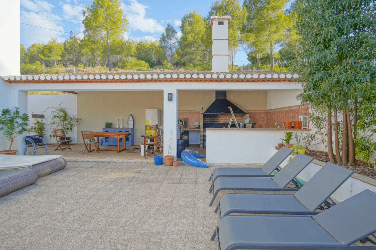 8176DEN Villa met gedeeltelijk zeezicht te koop in las Rotas, Denia