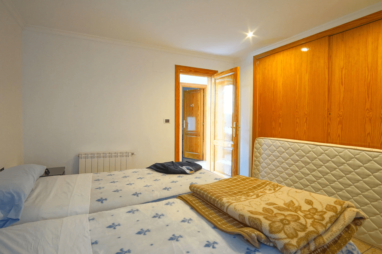8176DEN Villa met gedeeltelijk zeezicht te koop in las Rotas, Denia