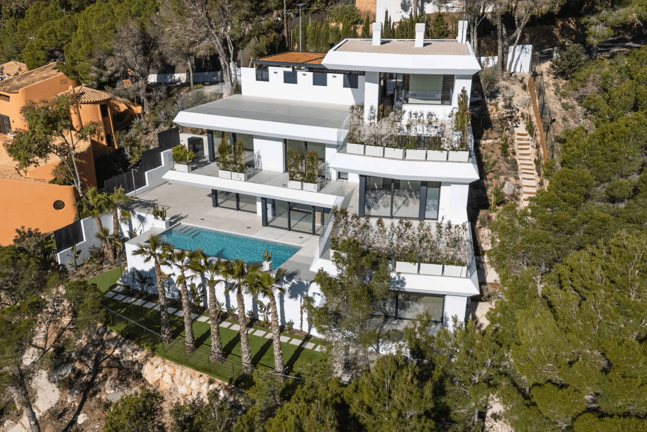 8334ALT Moderne villa met zeezicht te koop in Altea.