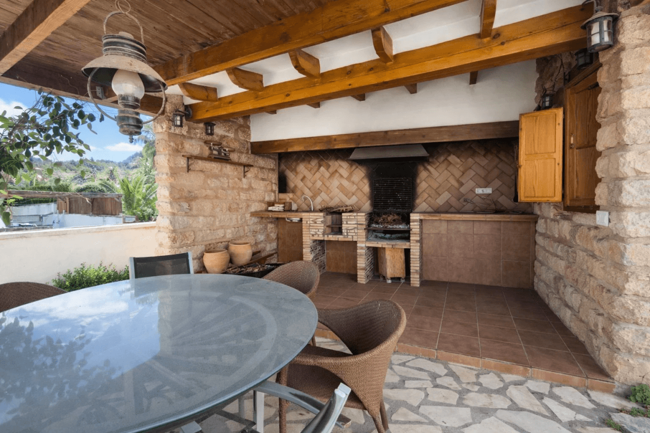 Drie slaapkamers villa, gastenappartement en zeezicht in Montgó, Dénia