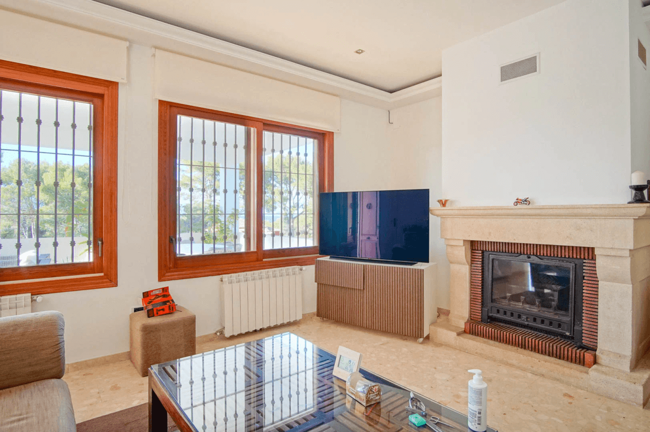 8176DEN Villa met gedeeltelijk zeezicht te koop in las Rotas, Denia