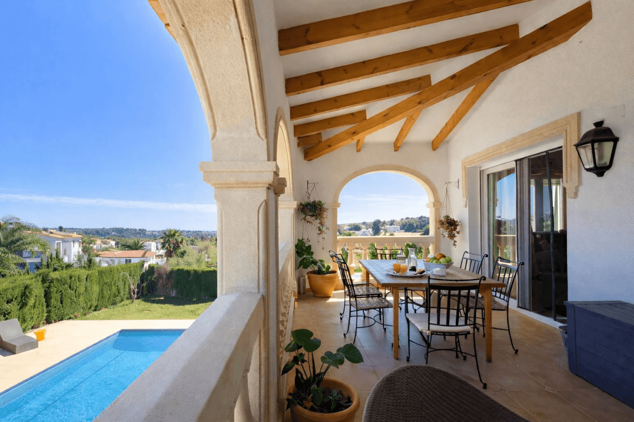 Drie slaapkamers villa, gastenappartement en zeezicht in Montgó, Dénia