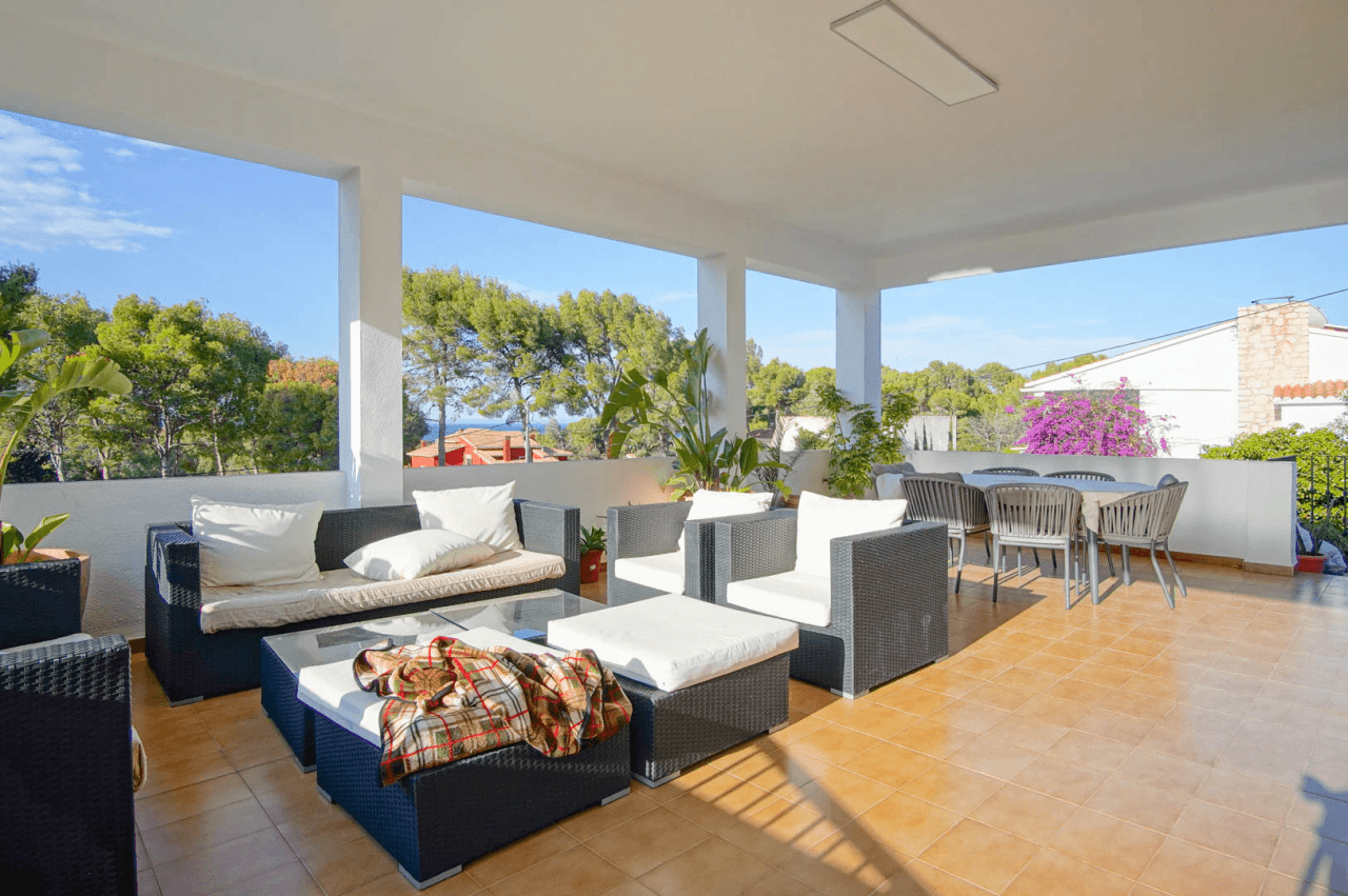 8176DEN Villa met gedeeltelijk zeezicht te koop in las Rotas, Denia