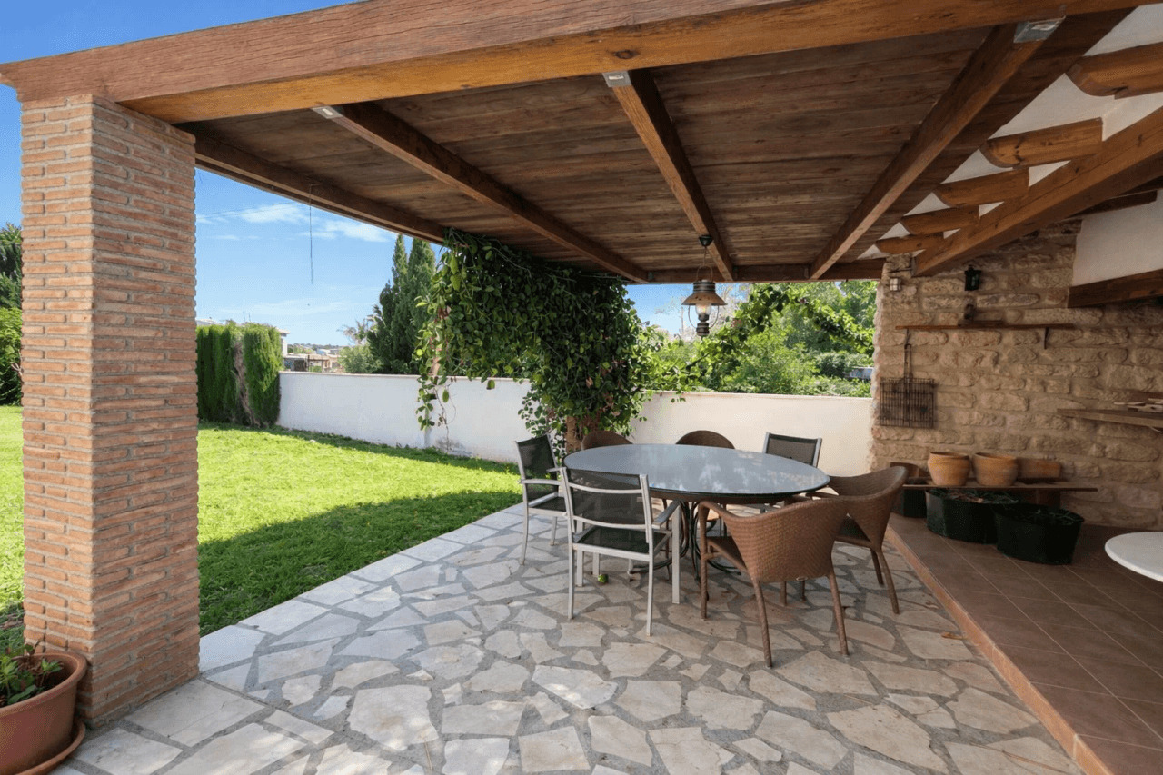 Drie slaapkamers villa, gastenappartement en zeezicht in Montgó, Dénia