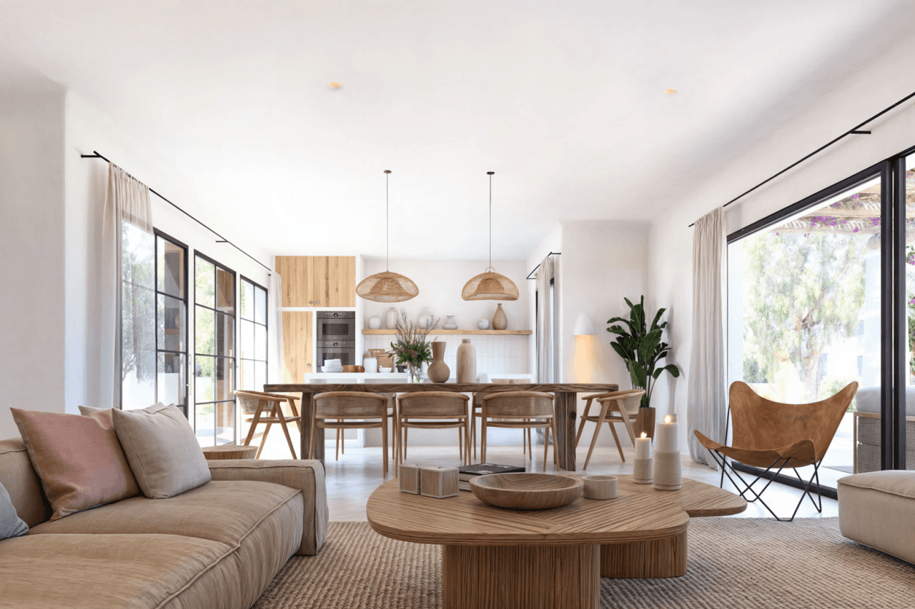 8273DEN Villaproject in Ibiza-stijl te koop met zwembad, zeer dicht bij het strand.