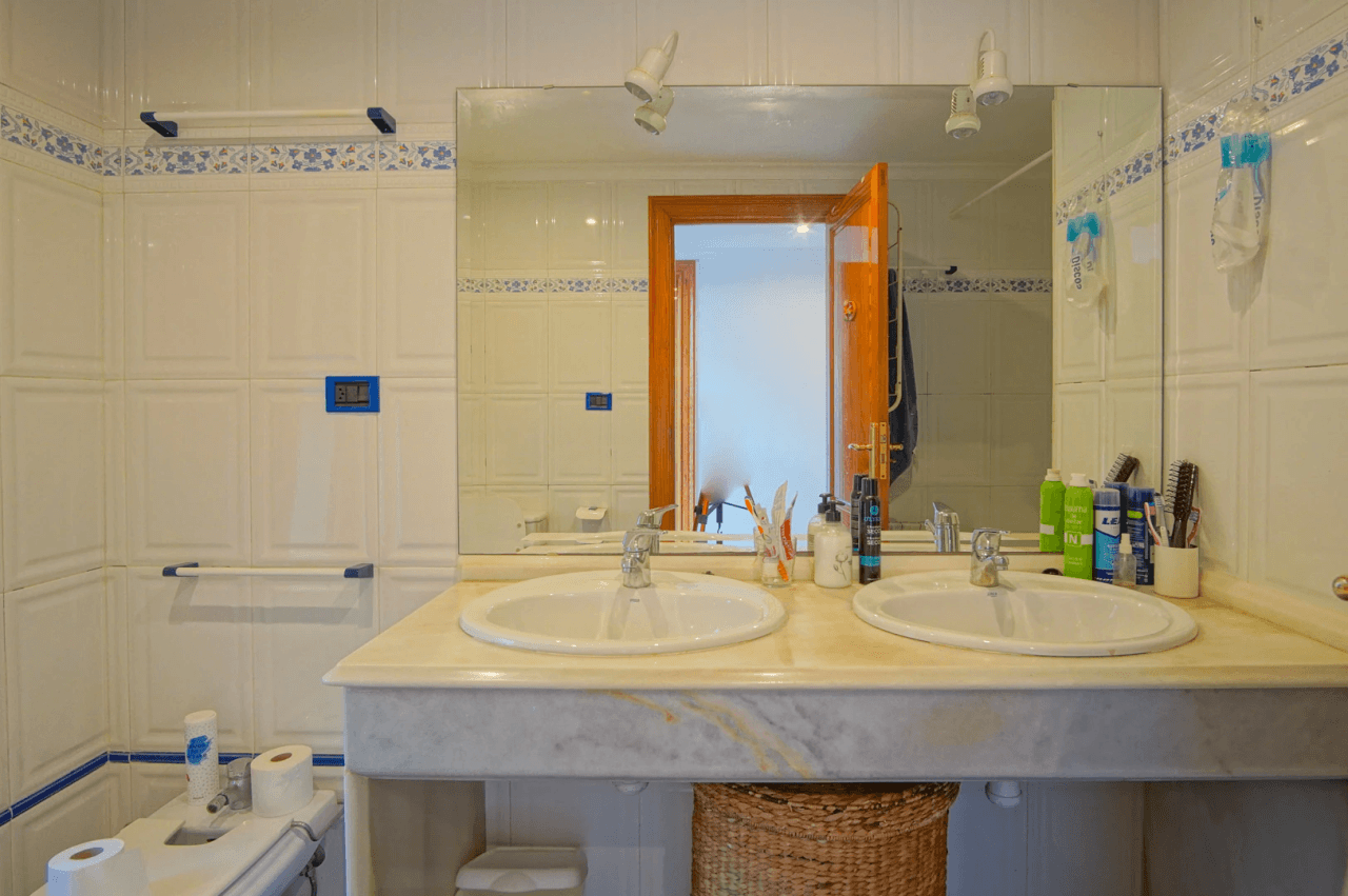 8176DEN Villa met gedeeltelijk zeezicht te koop in las Rotas, Denia