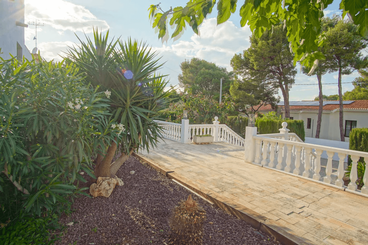 8176DEN Villa met gedeeltelijk zeezicht te koop in las Rotas, Denia