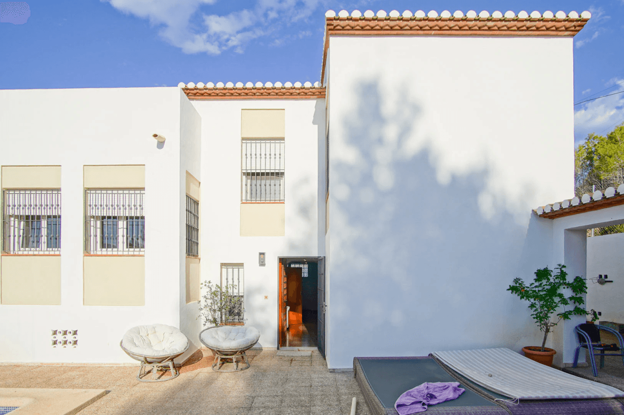 8176DEN Villa met gedeeltelijk zeezicht te koop in las Rotas, Denia