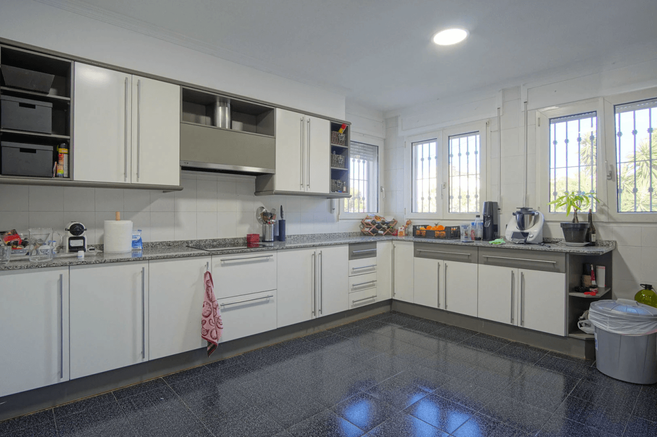 8176DEN Villa met gedeeltelijk zeezicht te koop in las Rotas, Denia