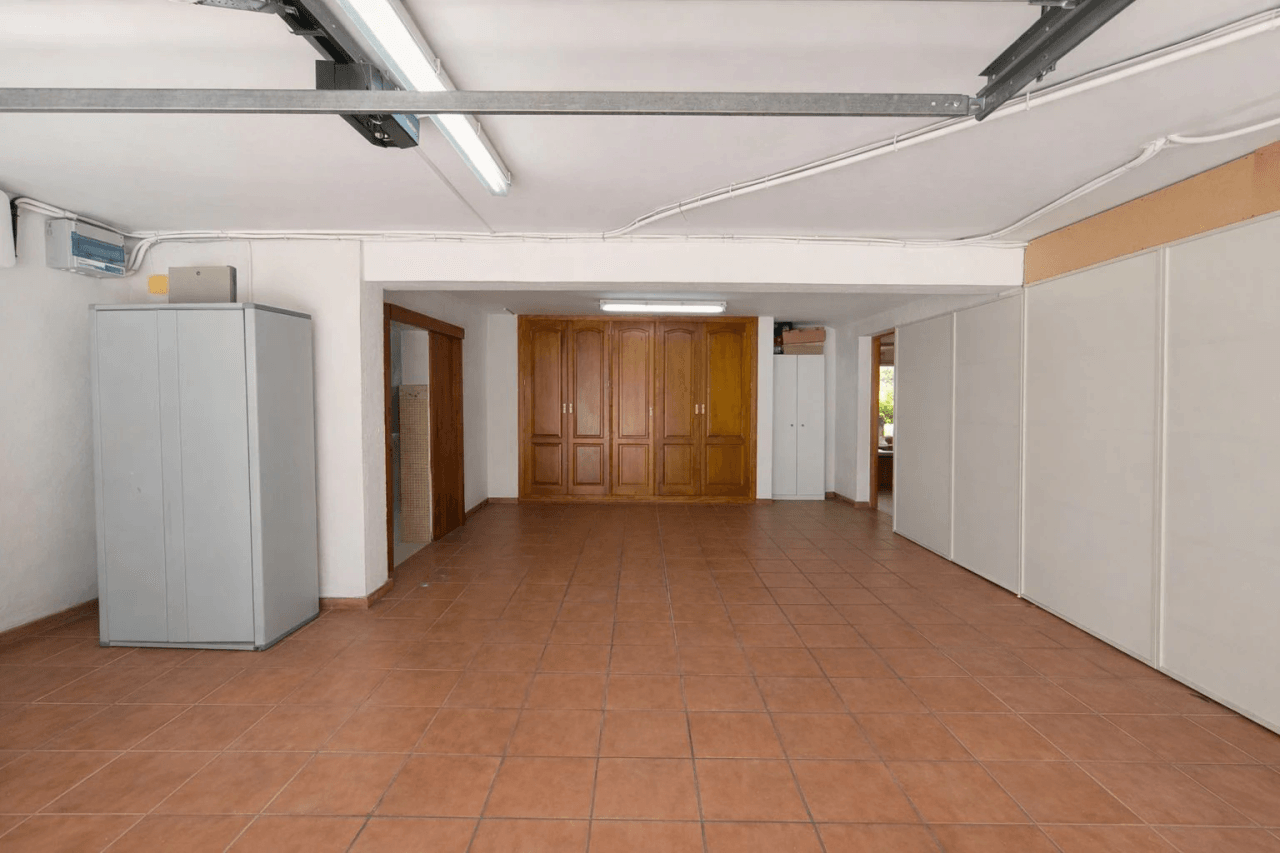 Drie slaapkamers villa, gastenappartement en zeezicht in Montgó, Dénia