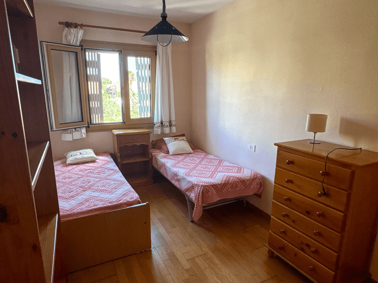 Maison adossée en duplex à un pas de la ville de Dénia.