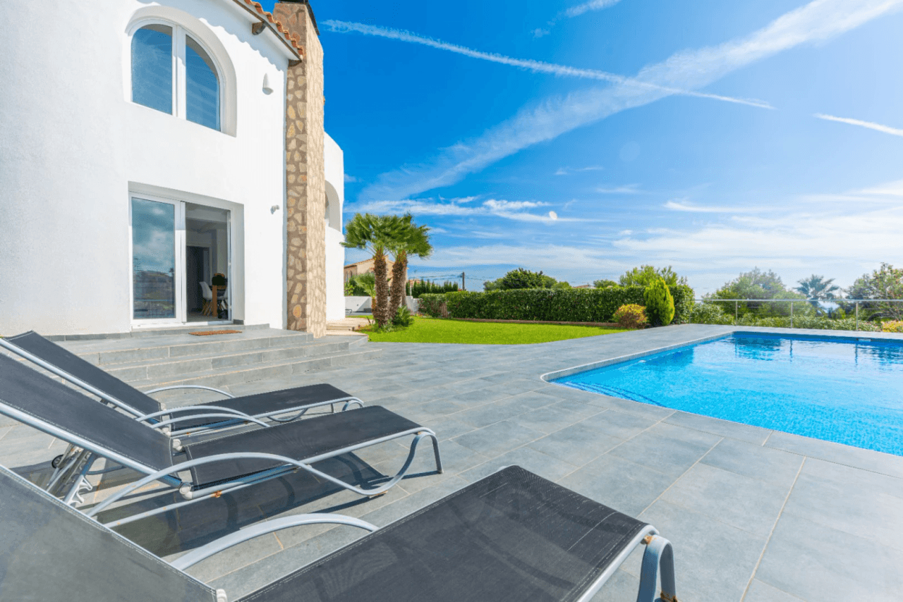 Villa Ibiza style en Balcón al mar con vistas al mar