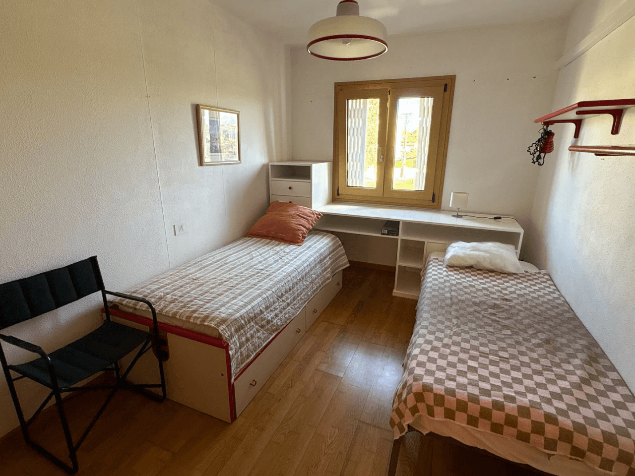 Maison adossée en duplex à un pas de la ville de Dénia.