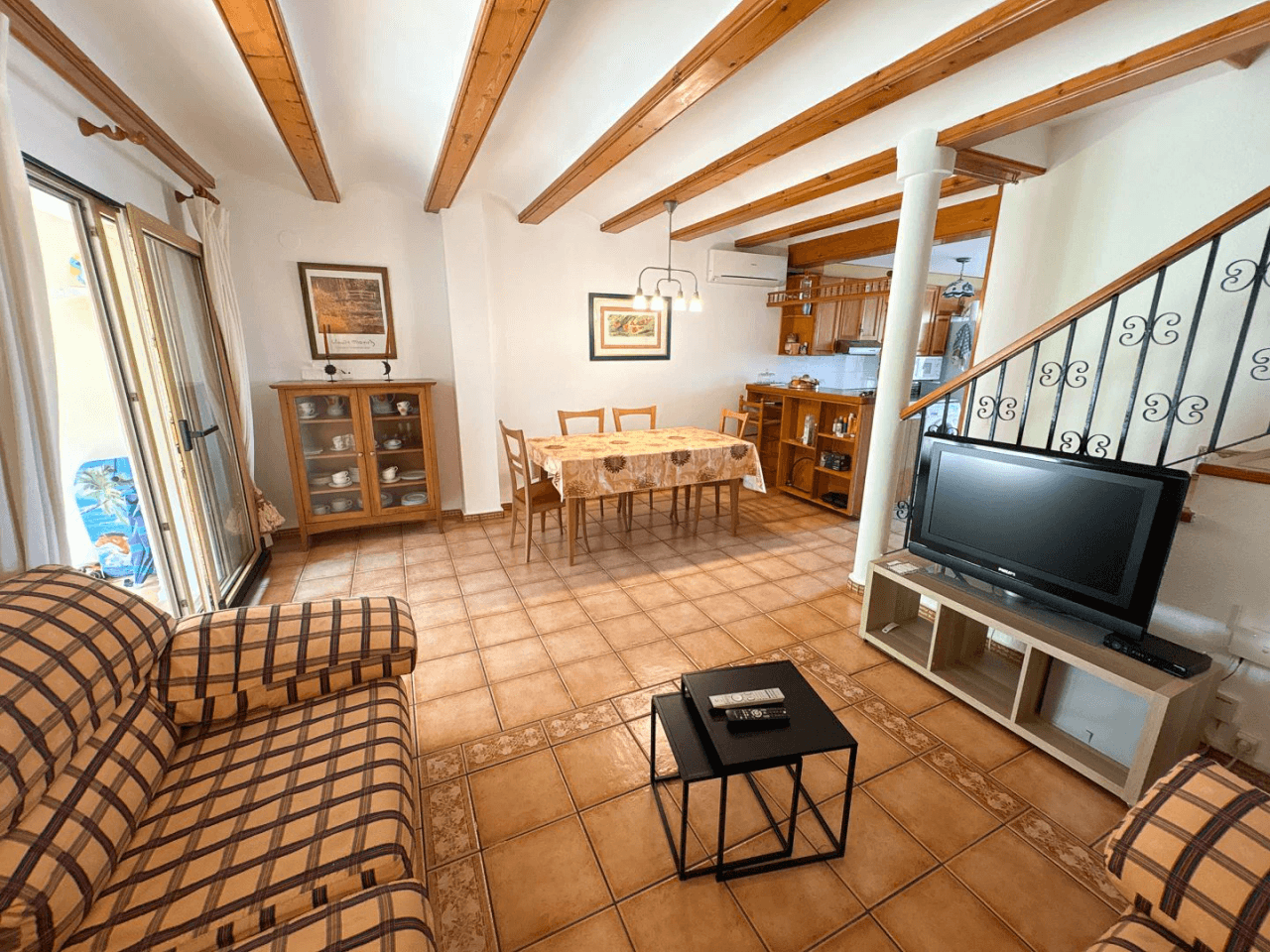 Maison adossée en duplex à un pas de la ville de Dénia.