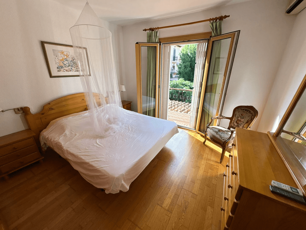 Maison adossée en duplex à un pas de la ville de Dénia.
