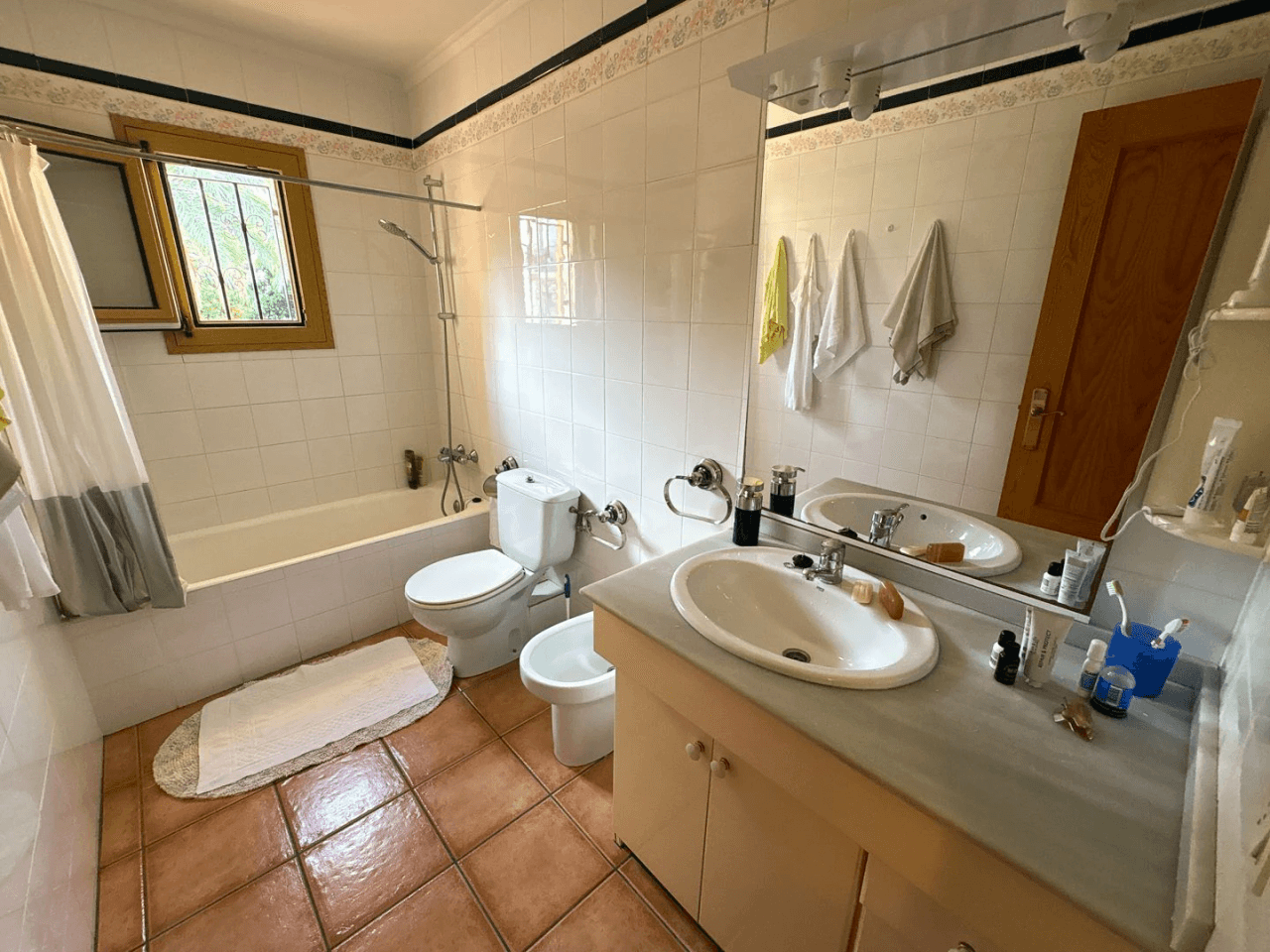 Maison adossée en duplex à un pas de la ville de Dénia.