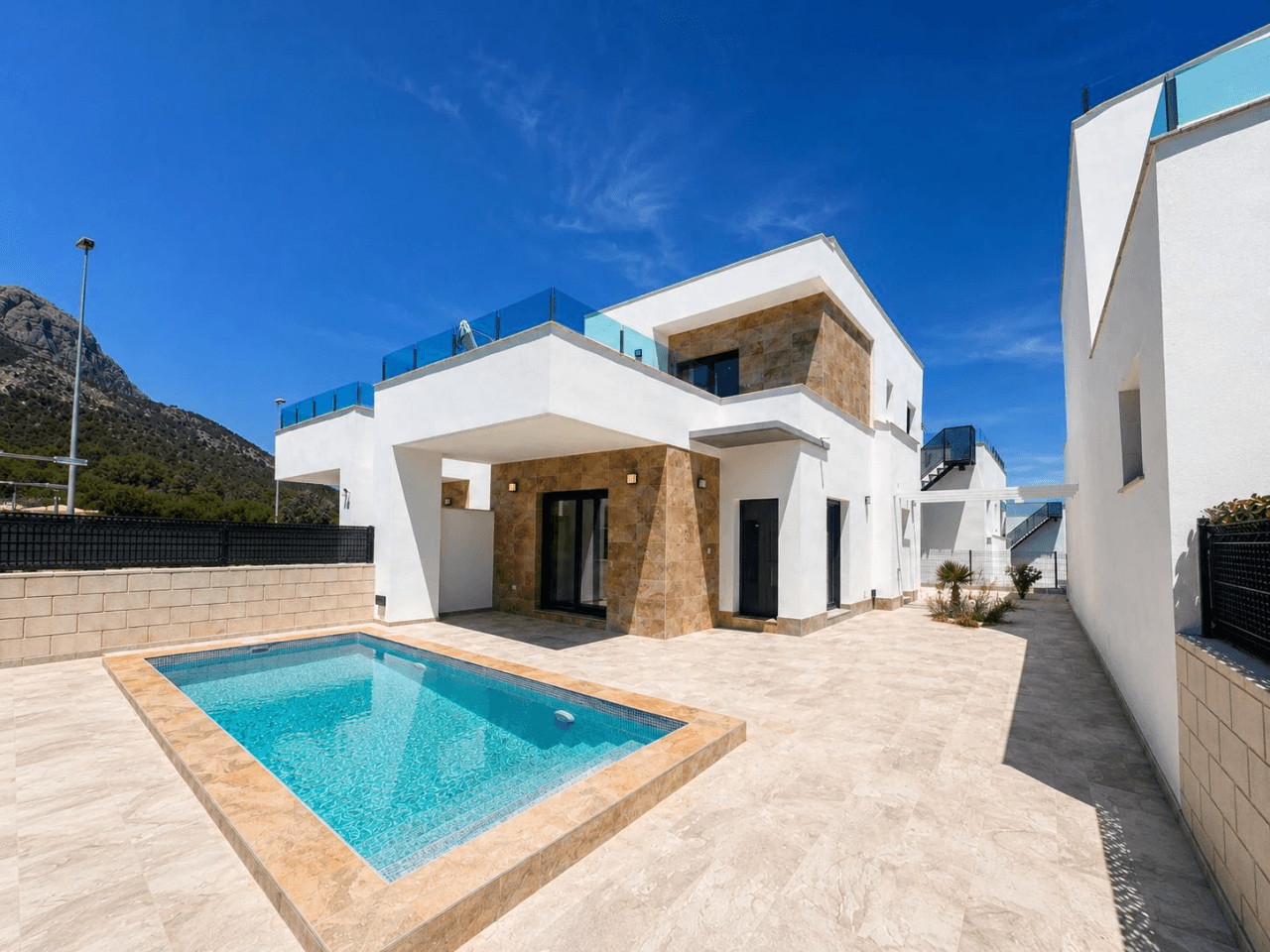 C3XY7121NUC Moderne Villa mit privatem Pool in Polop de la Marina zu verkaufen