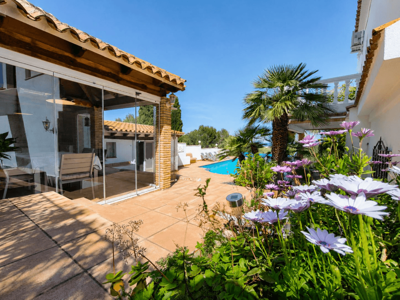 Villa met gastenappartement en uitzicht op zee in Dénia