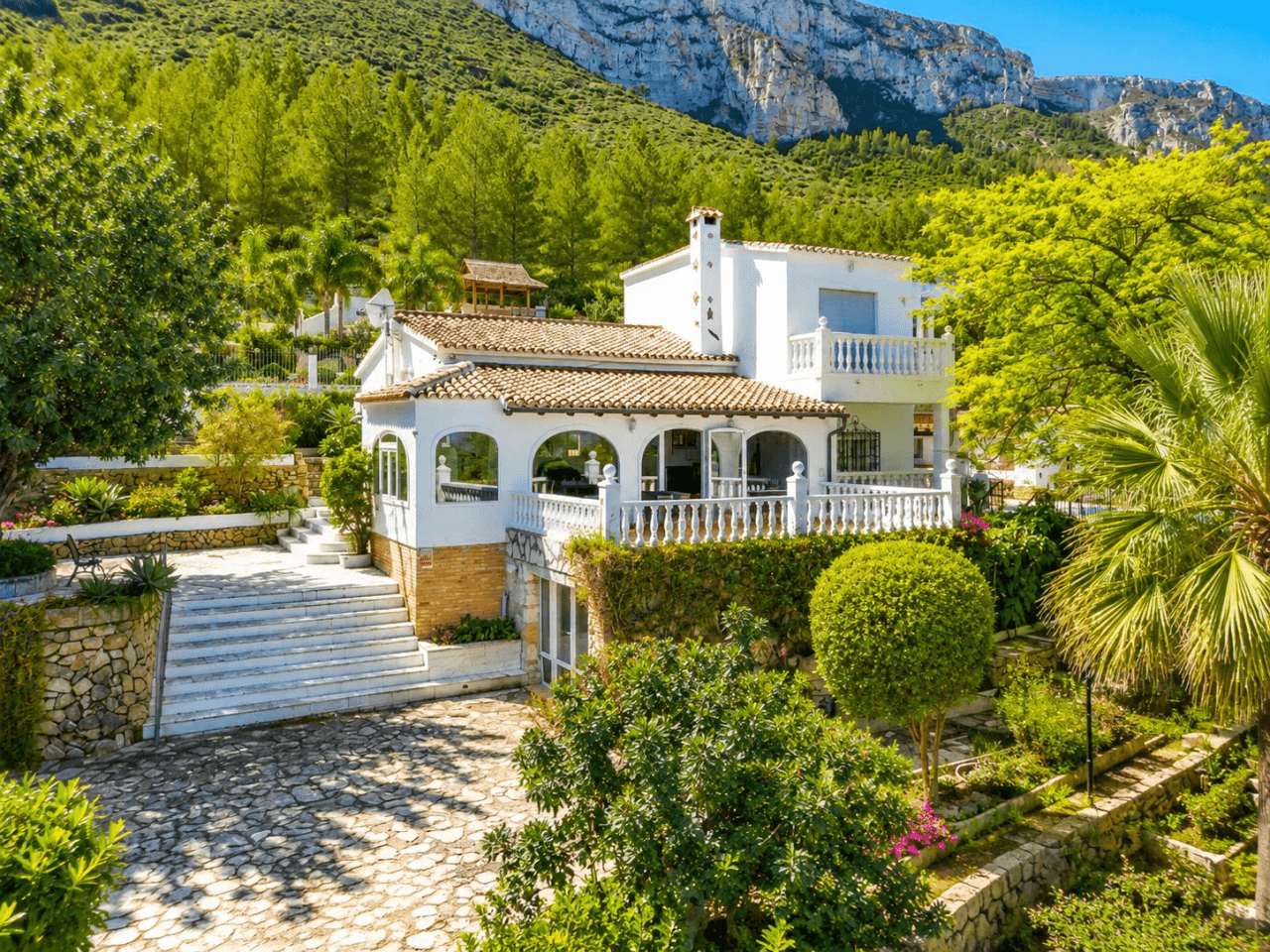 Villa met gastenappartement en uitzicht op zee in Dénia