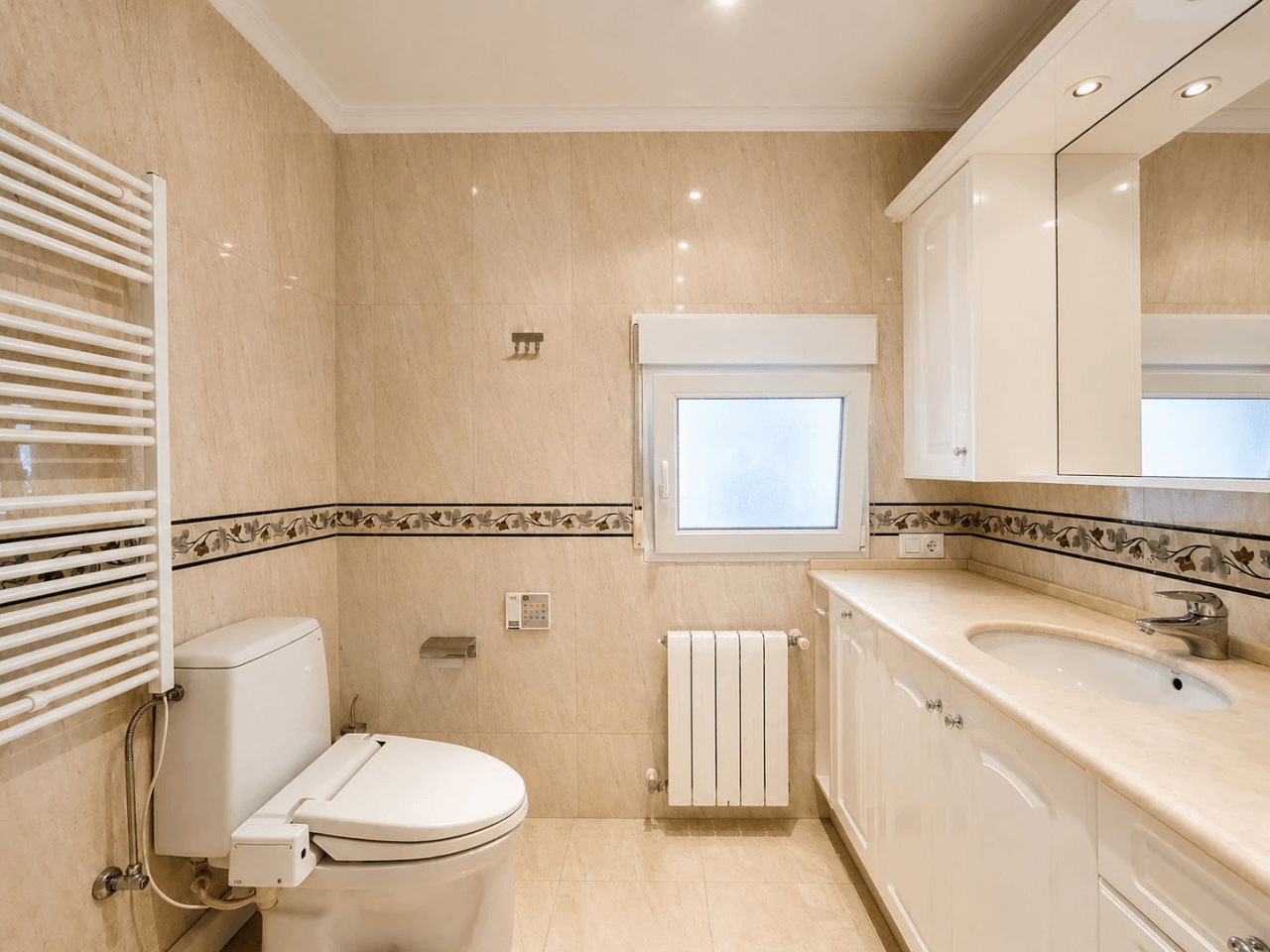 Villa met gastenappartement en uitzicht op zee in Dénia