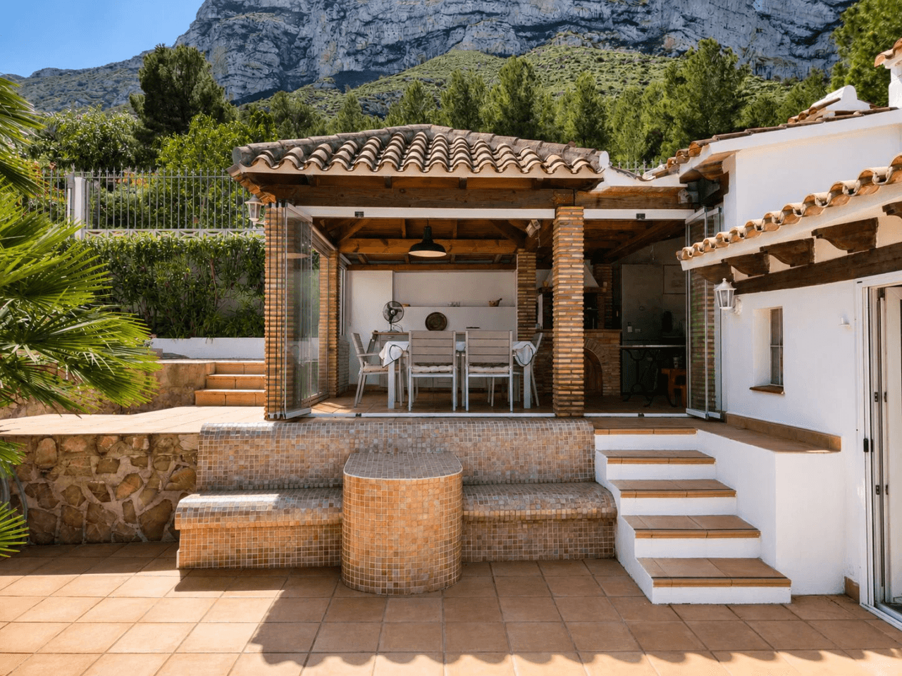 Villa met gastenappartement en uitzicht op zee in Dénia