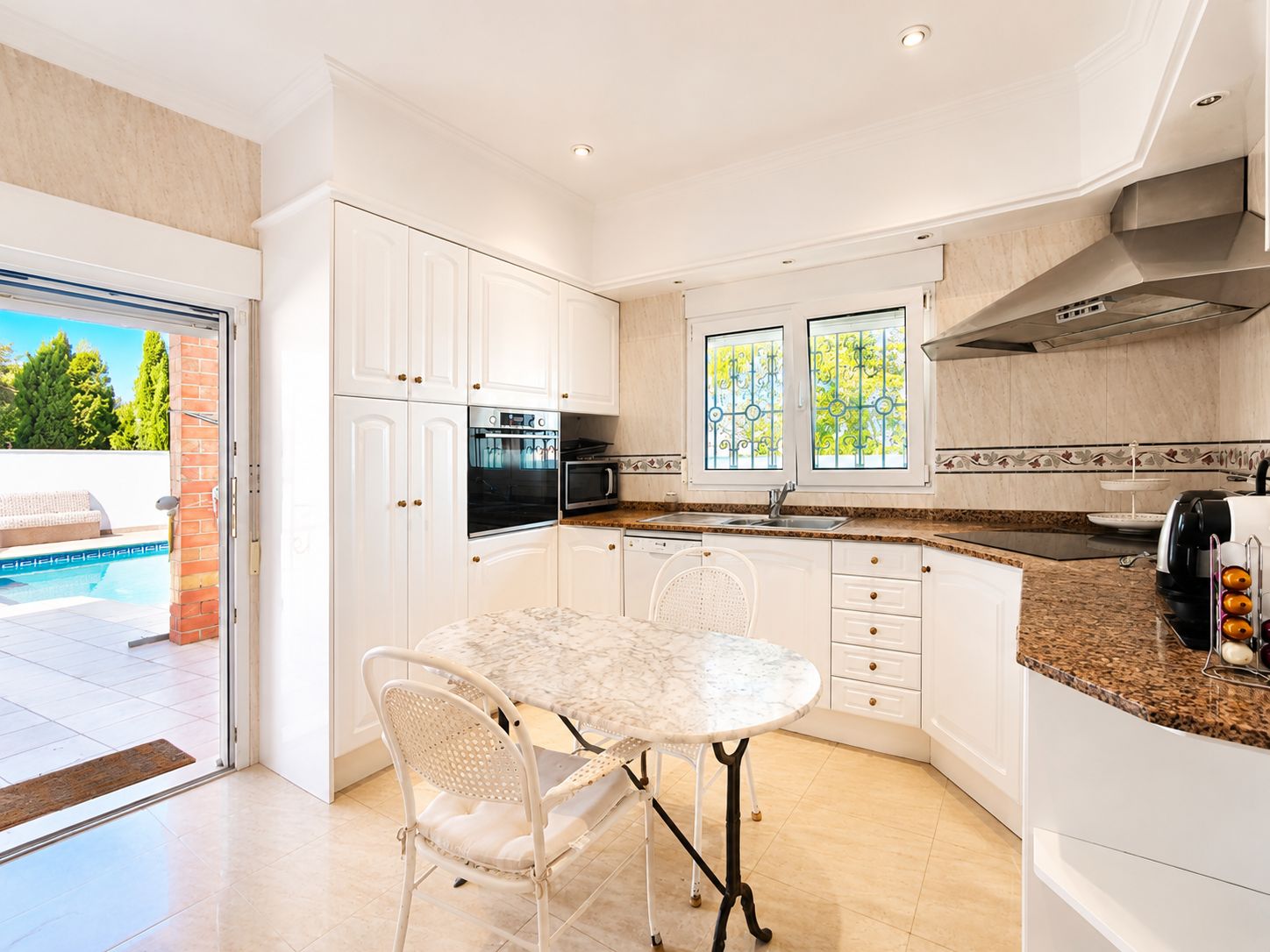 Villa на продажа в Denia, Alicante