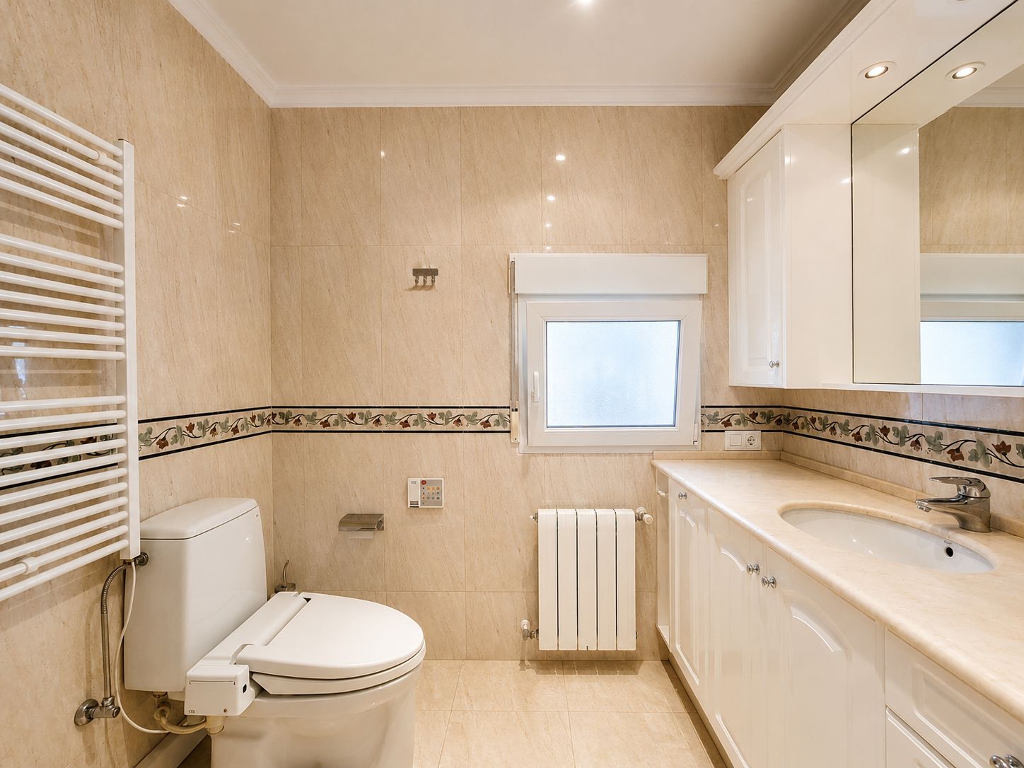 Villa на продажа в Denia, Alicante