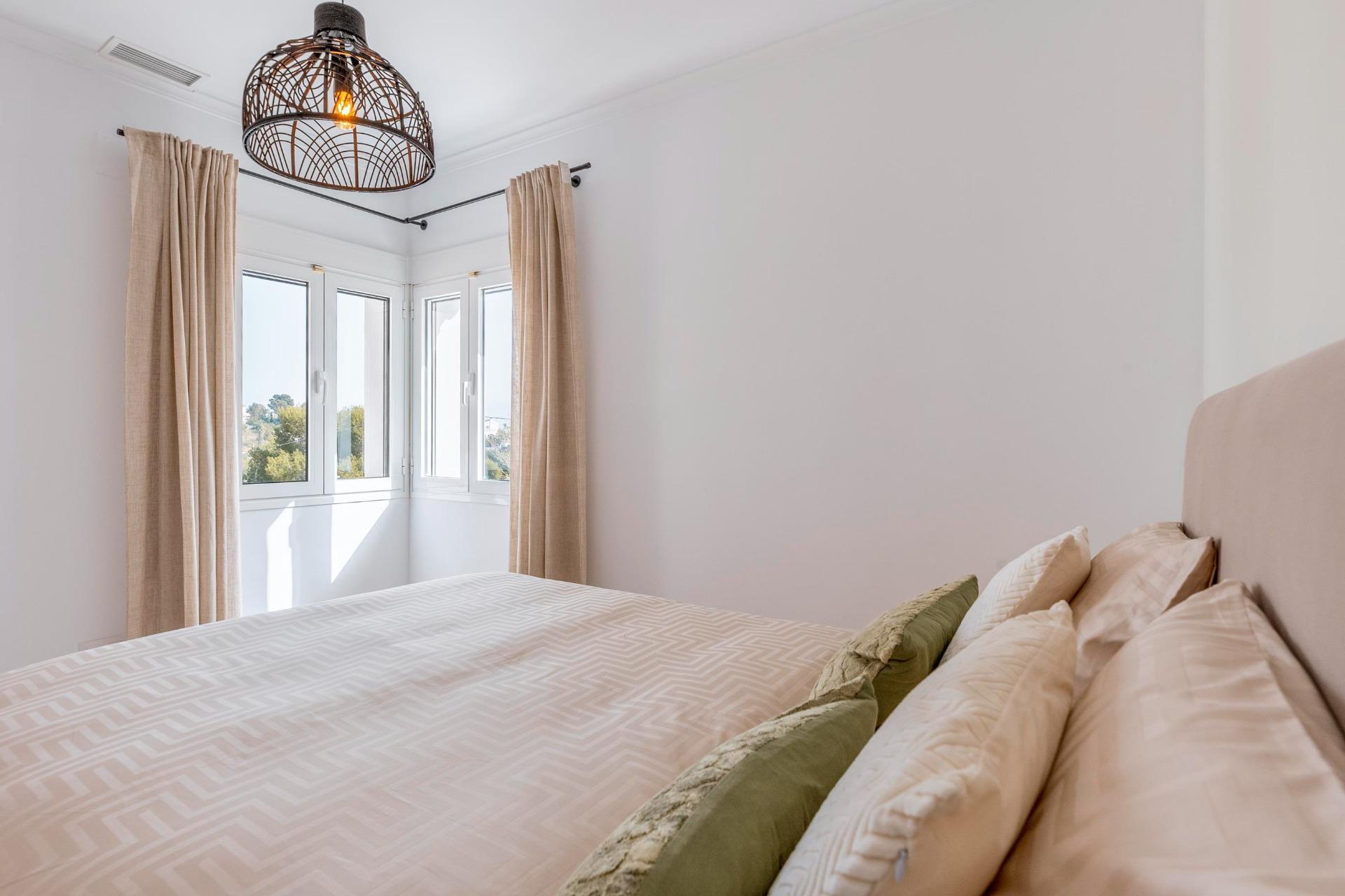VILLA récemment RÉNOVÉE de style méditerranéen de 4 chambres à coucher avec vue sur la mer à Jávea